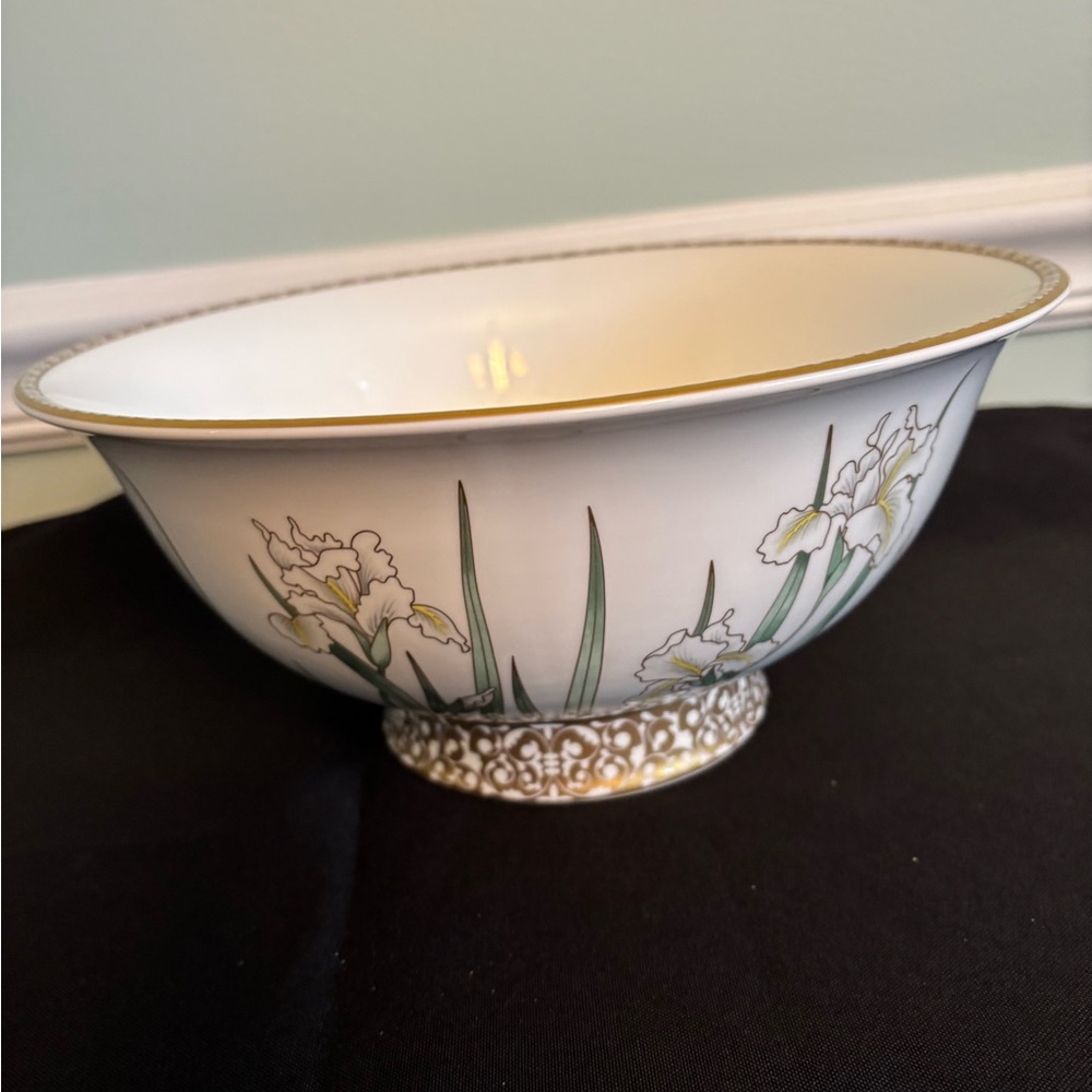 Prouna White Porcelain Bowl with Gold Decal